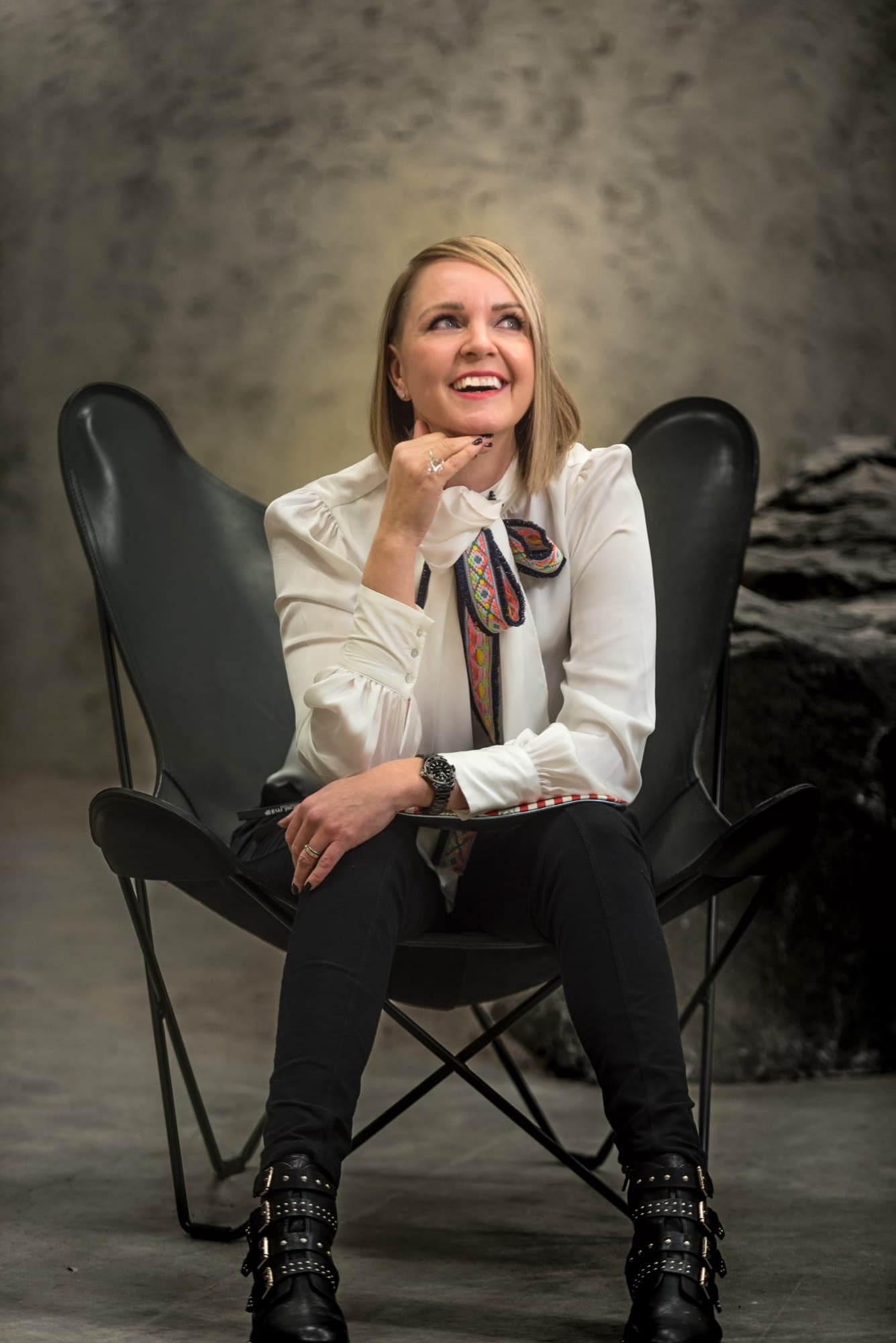 Karoliina Tuomisto, studio-muotokuva